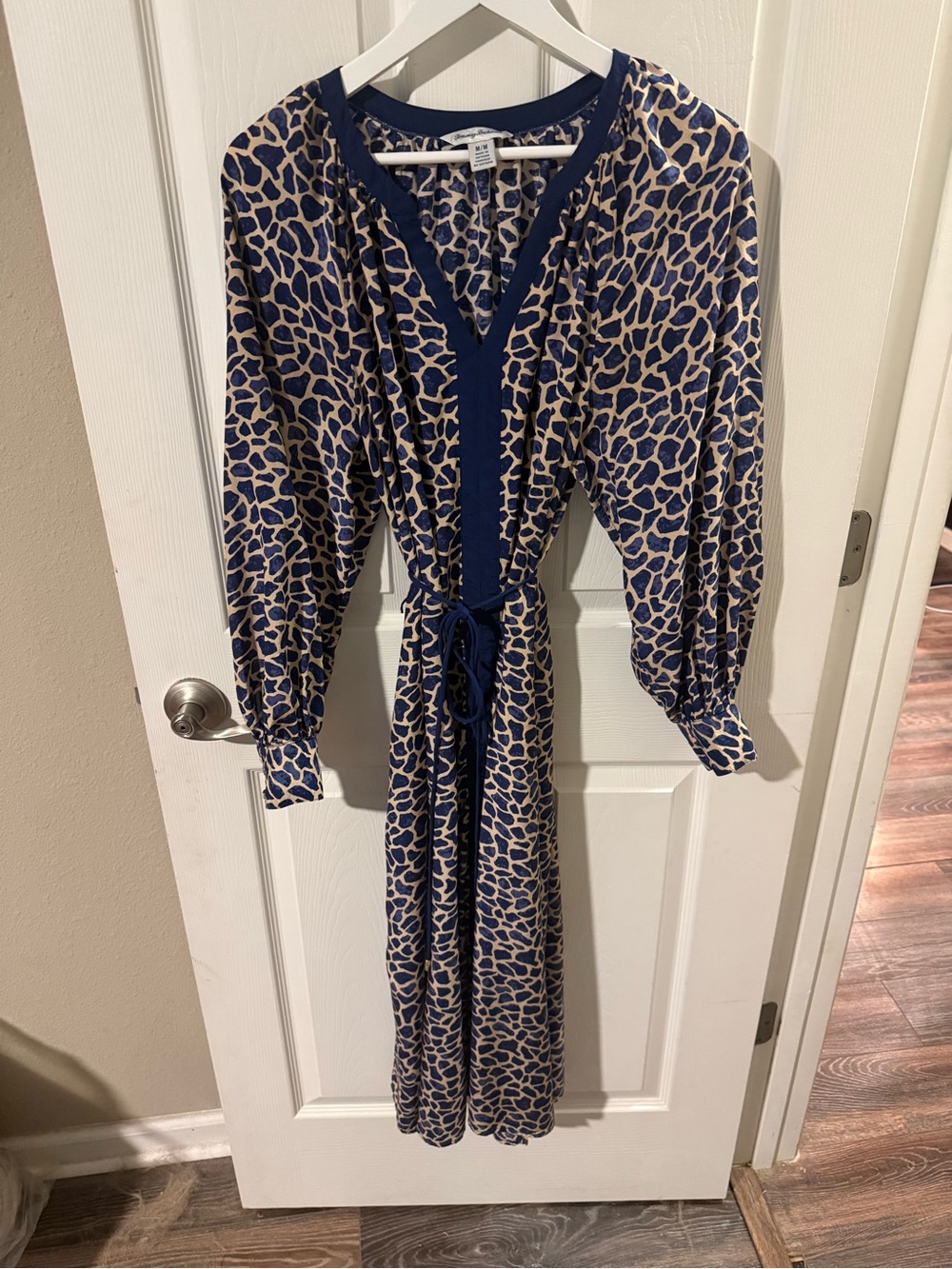 Women’s Tommy Bahama Navy and Cream Printed Tie-Waist Long Sleeve Dress! Medium